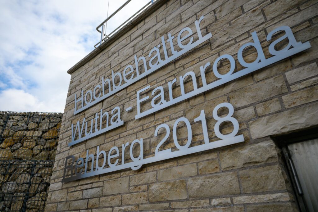 Foto: Hochbehälter Wutha-Farnroda, Schriftzug